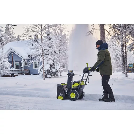 Ryobi MAX POWER RY36STX56A-250 36V szénkefe nélküli kétfokozatú 56 cm-es hófúvó (2 x 5.0Ah akkumulátorral) és töltővel 5133006516
