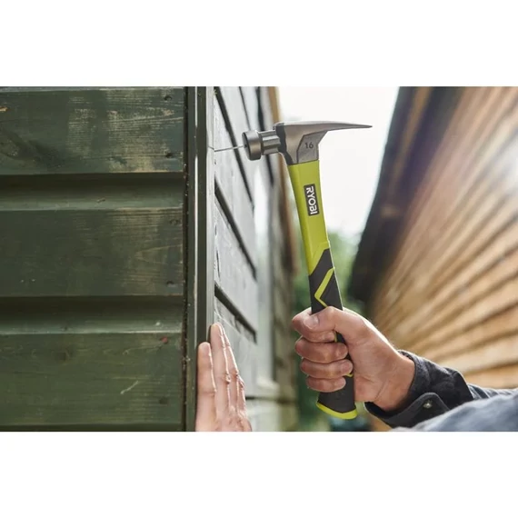 Ryobi RH16FSS Kalapács 450g. Egy darabból kovácsolt acél. Gumi, csúszásmentes markolat.
