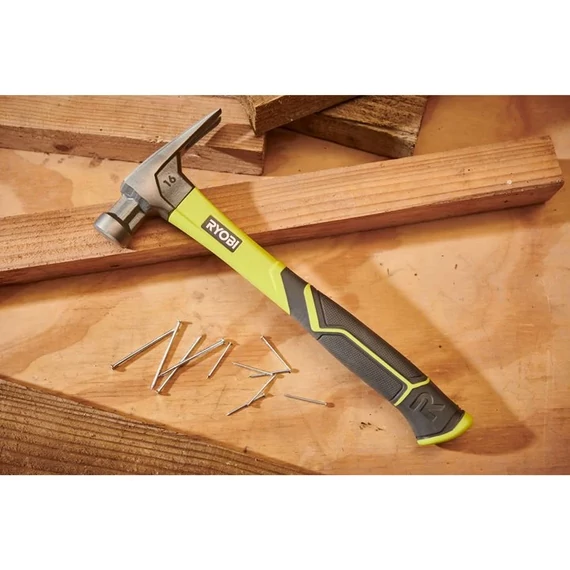 Ryobi RH16FSS Kalapács 450g. Egy darabból kovácsolt acél. Gumi, csúszásmentes markolat.