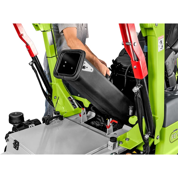 8036CE GRILLO magas ürítésű frontkaszás fűnyíró traktor FD 900 4WD ( Vágóasztallal )