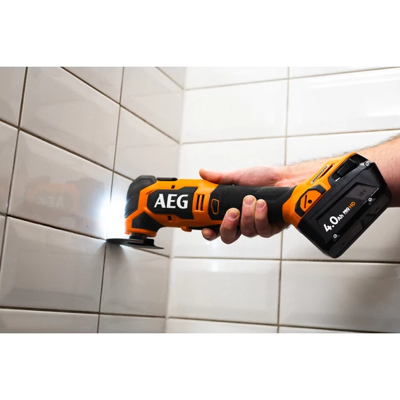 4935498157 AEG BMT18BL-0 18v akkus szénkefementes multigép akku és töltő nélkül+TARTOZÉKOK